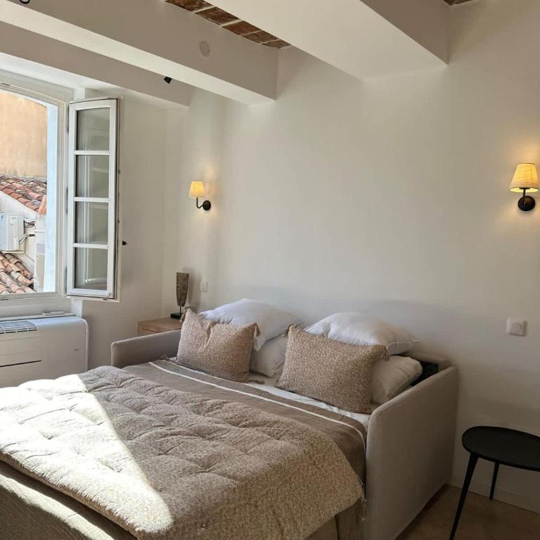 Le Paon l Old Town & AC l Shellter Rentals - Apartamento - 8