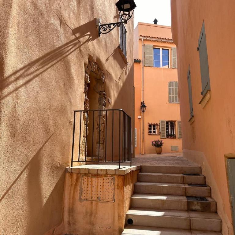 Le Paon l Old Town & AC l Shellter Rentals - Apartamento - 21