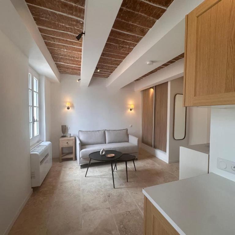 Le Paon l Old Town & AC l Shellter Rentals - Apartamento - 35