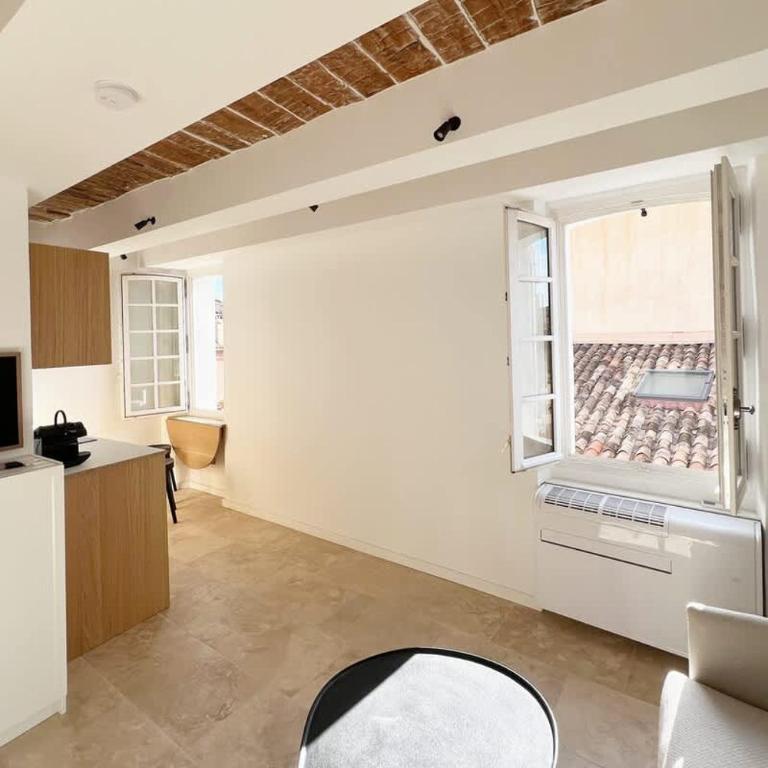 Le Paon l Old Town & AC l Shellter Rentals - Apartamento - 36