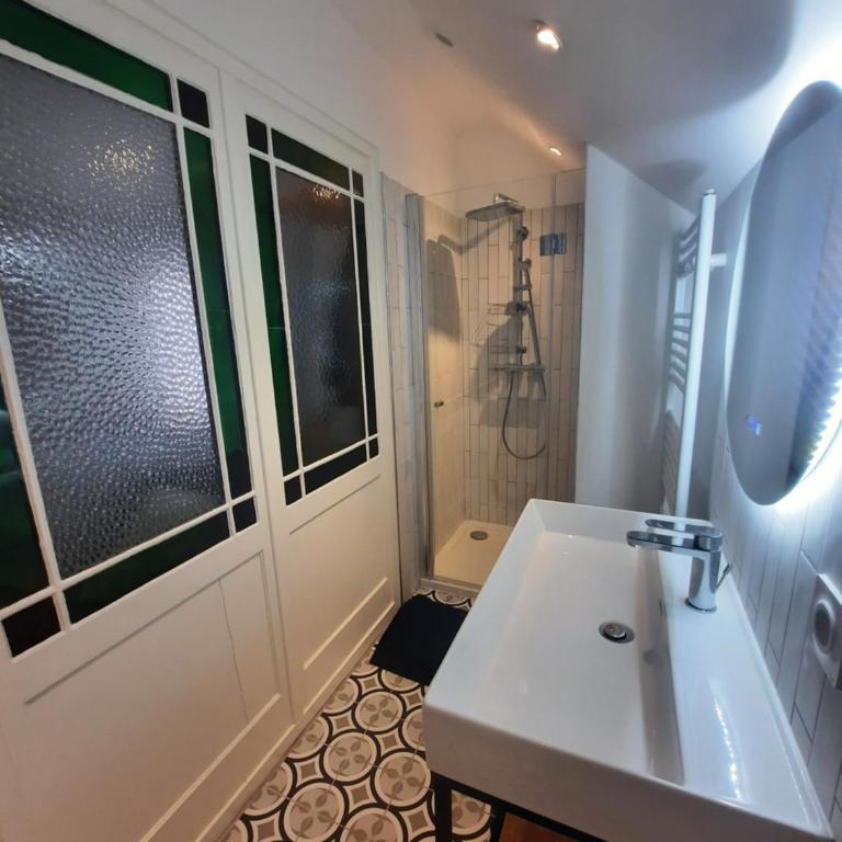 Ensemble des Gîte de la Roche Pointue - Jacuzzi - SKI - DOMAINE - Seven-Bedroom House - 46