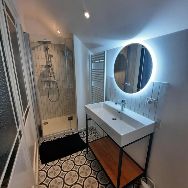 Ensemble des Gîte de la Roche Pointue - Jacuzzi - SKI - DOMAINE - Seven-Bedroom House - 47