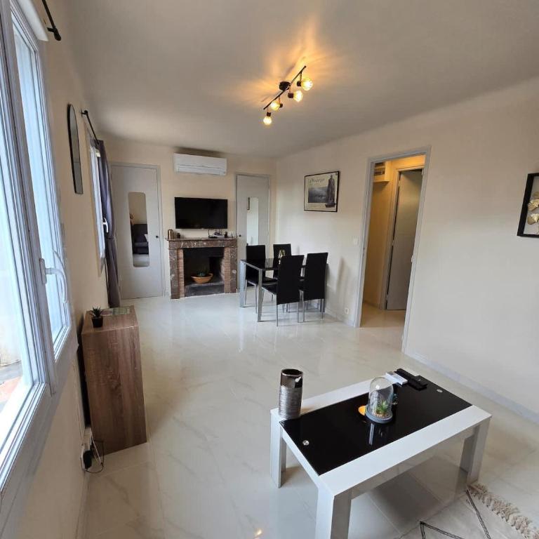 Studio Celli l Near Port & AC l Shellter Rentals - Appartement - 1