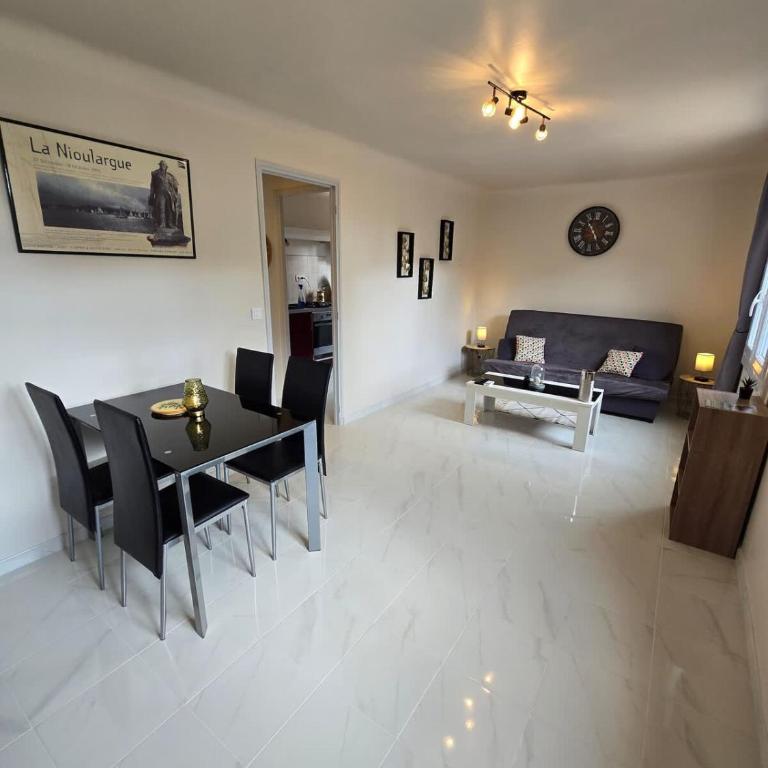 Studio Celli l Near Port & AC l Shellter Rentals - Appartement - 8