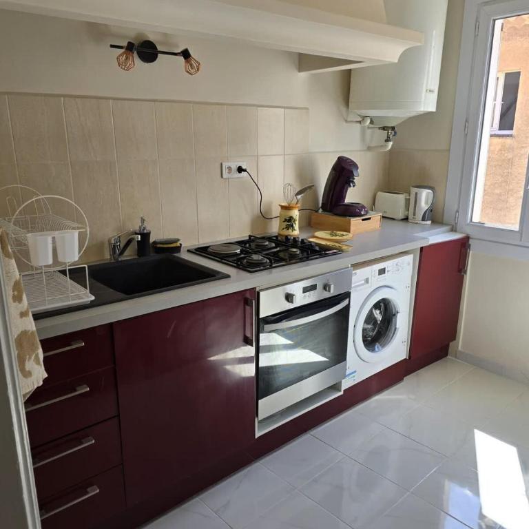 Studio Celli l Near Port & AC l Shellter Rentals - Appartement - 3