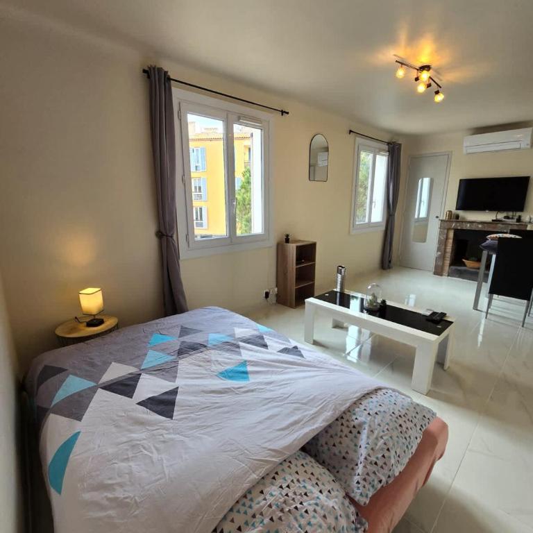 Studio Celli l Near Port & AC l Shellter Rentals - Appartement - 12
