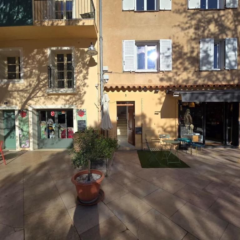 Studio Celli l Near Port & AC l Shellter Rentals - Appartement - 11