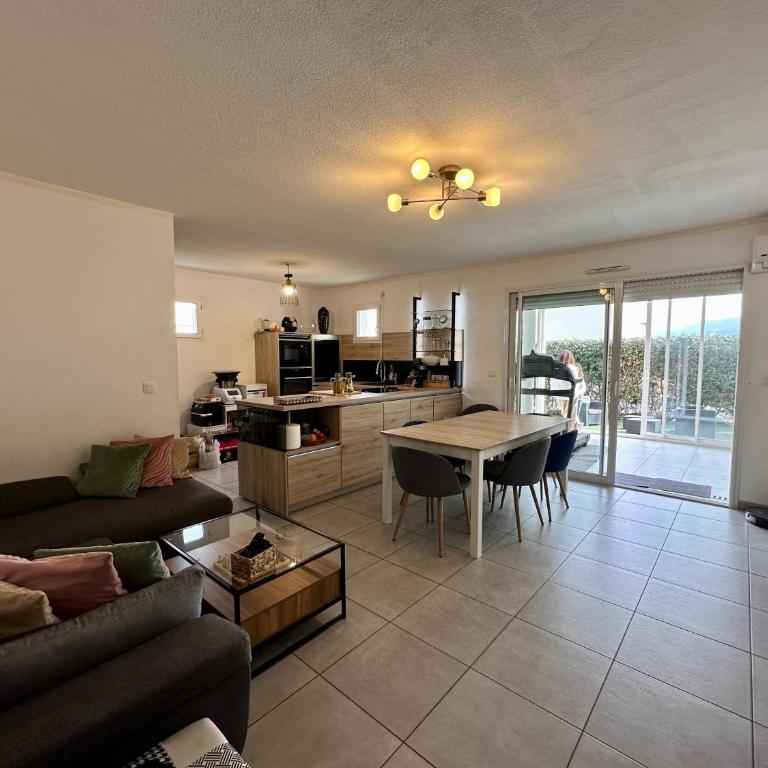 Appartement Cardellina - rez-de-jardin , parking privé - 6 couchages, centre Calvi & plage à pied - Two-Bedroom Apartment - 5