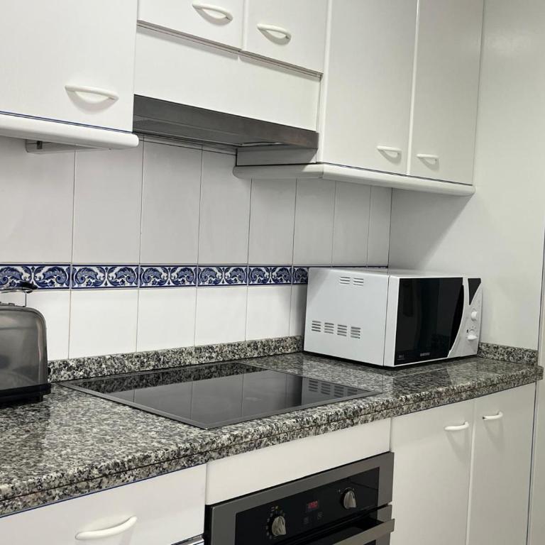 Fantástico Apartamento con Vista al Mar - Three-Bedroom Apartment - 8