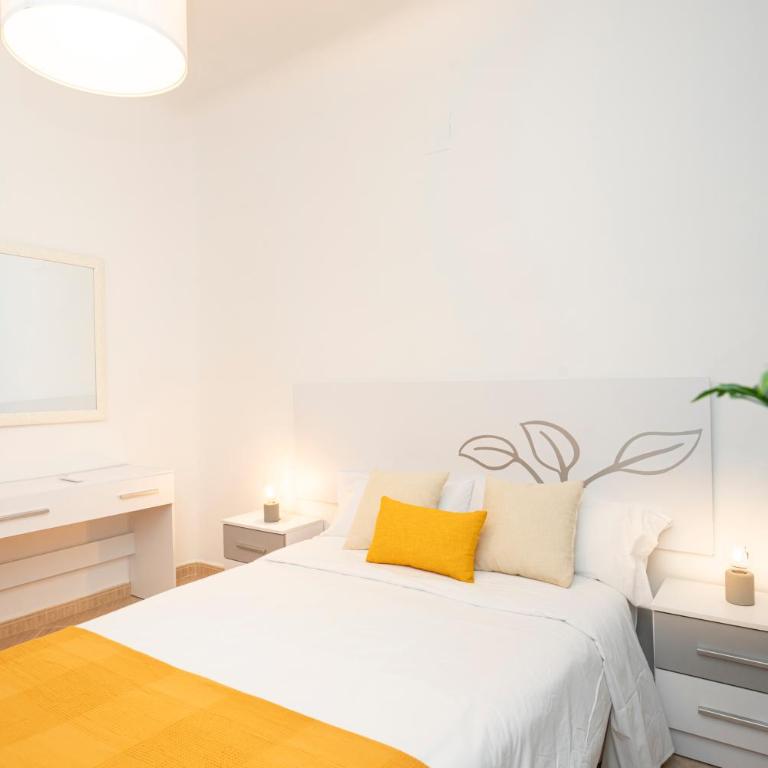 Encanto Nazarí, By DaiMar - Three-Bedroom Apartment - 11