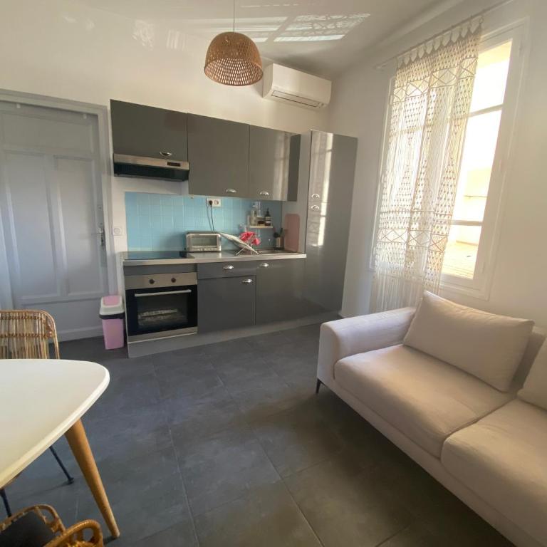 2 pièces Place Miot, côté cours - Appartement 1 Chambre - 5