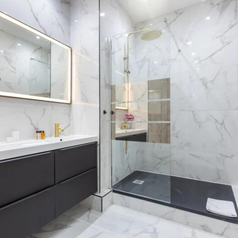 21OperaLouvreParis022bedroomsAC - Two-Bedroom Apartment - 11