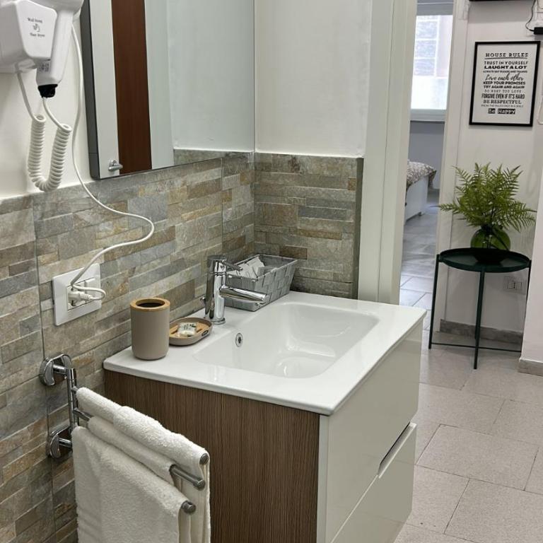 Marchese di Montrone 126 - Appartamento con 2 Camere da Letto - 2