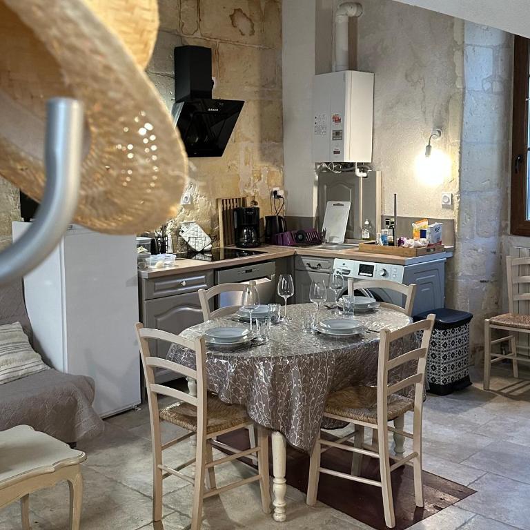 La Maison des Hautures - Ancien Couvent avec Extérieur Proche Arénes- Idéal Familles ou groupe - Casa con 3 Camere da Letto - 13