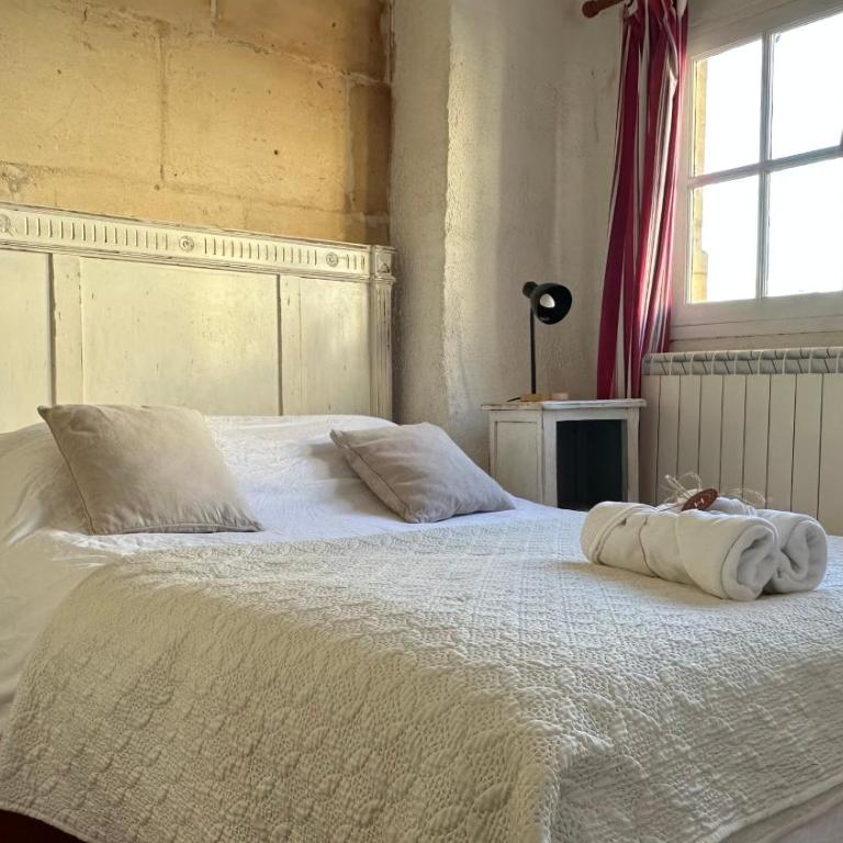 La Maison des Hautures - Ancien Couvent avec Extérieur Proche Arénes- Idéal Familles ou groupe - Casa con 3 Camere da Letto - 3