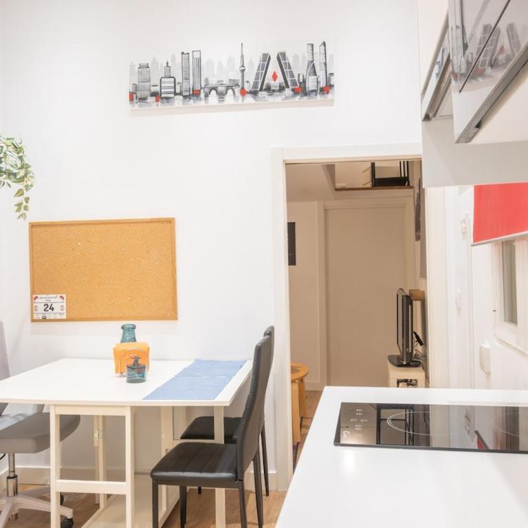 Modern, temporary, and practical apartment in Chamberí VAR120 - One-Bedroom Apartment - 4