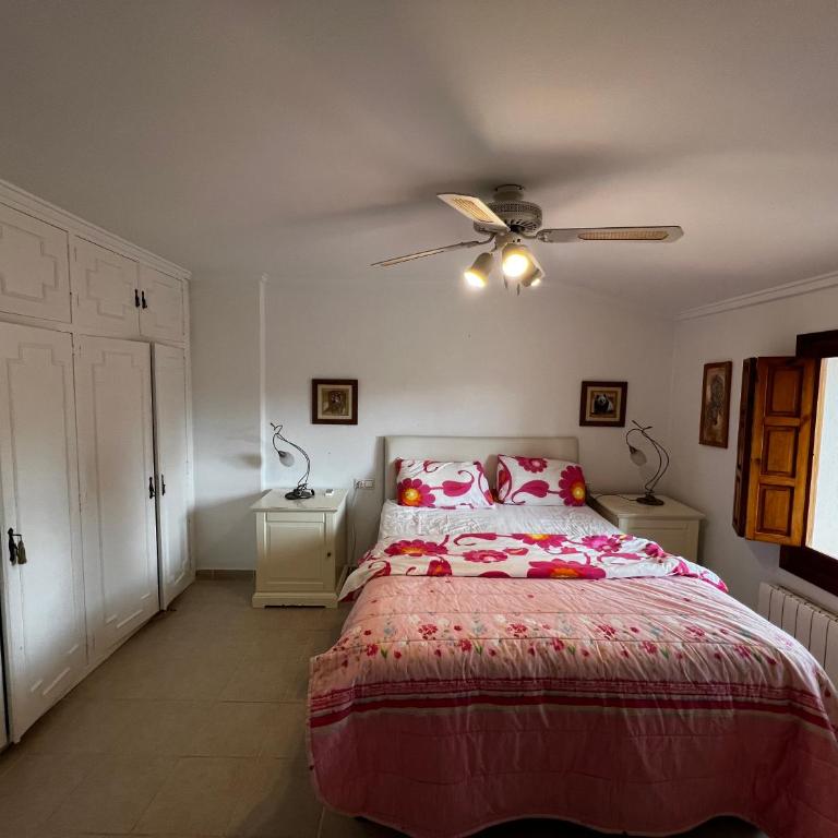Villa with Private Pool & BBQ, Close to the Beach - Three-Bedroom Chalet - 10