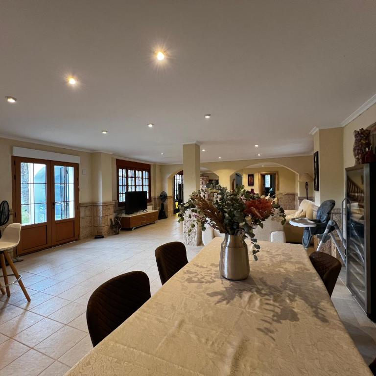 Villa with Private Pool & BBQ, Close to the Beach - Three-Bedroom Chalet - 6