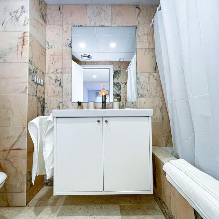 Magic Fenals apartment - Three-Bedroom Apartment with Balcony - 7