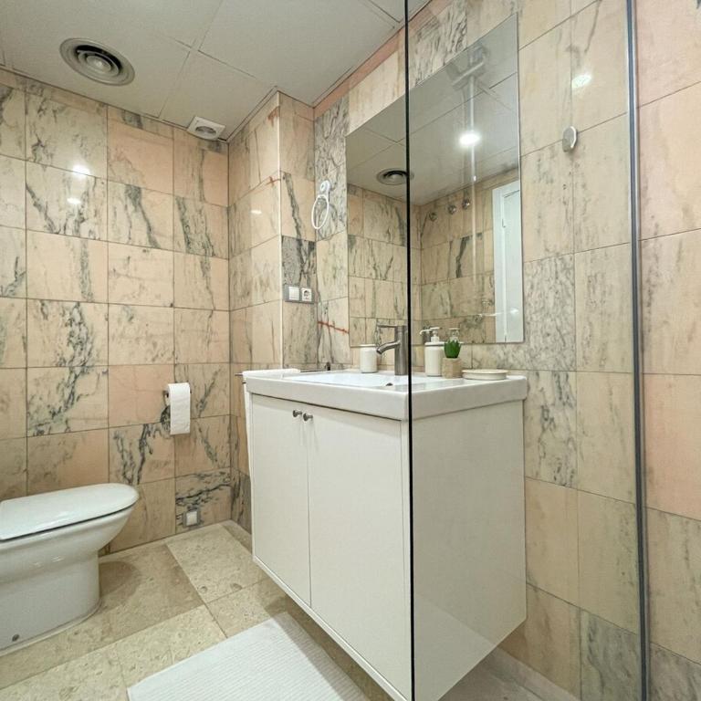 Magic Fenals apartment - Three-Bedroom Apartment with Balcony - 9