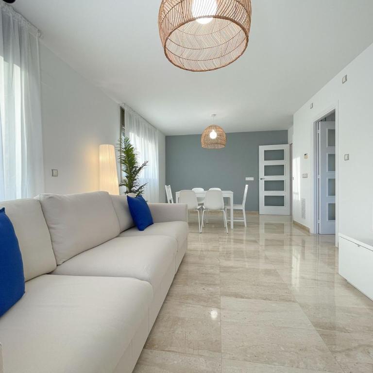 Magic Fenals apartment - Three-Bedroom Apartment with Balcony - 11