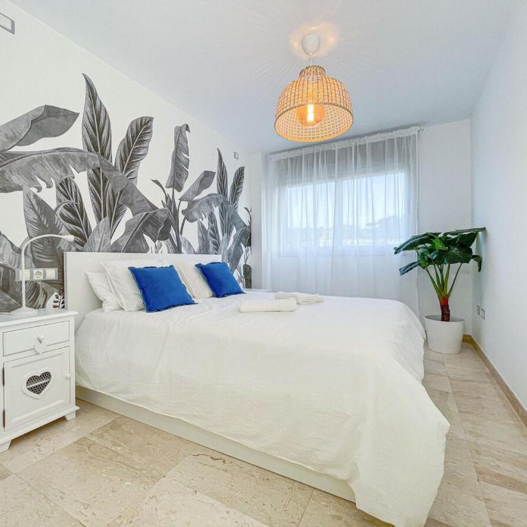 Magic Fenals apartment - Three-Bedroom Apartment with Balcony - 1