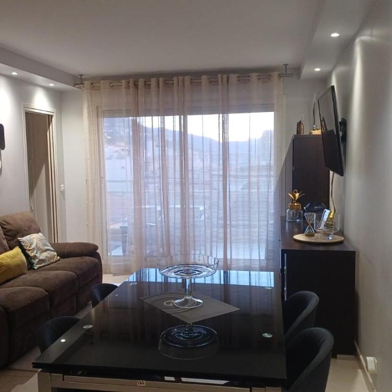 Beau appartement avec garage fermé - Appartement 2 Chambres - 38