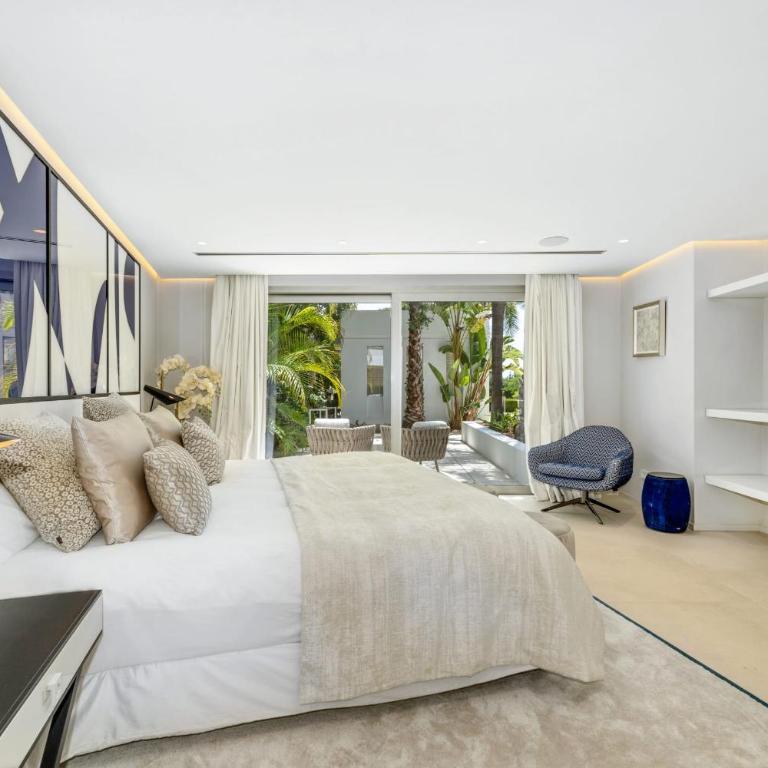 All About Villa Serenity - Villa - 38