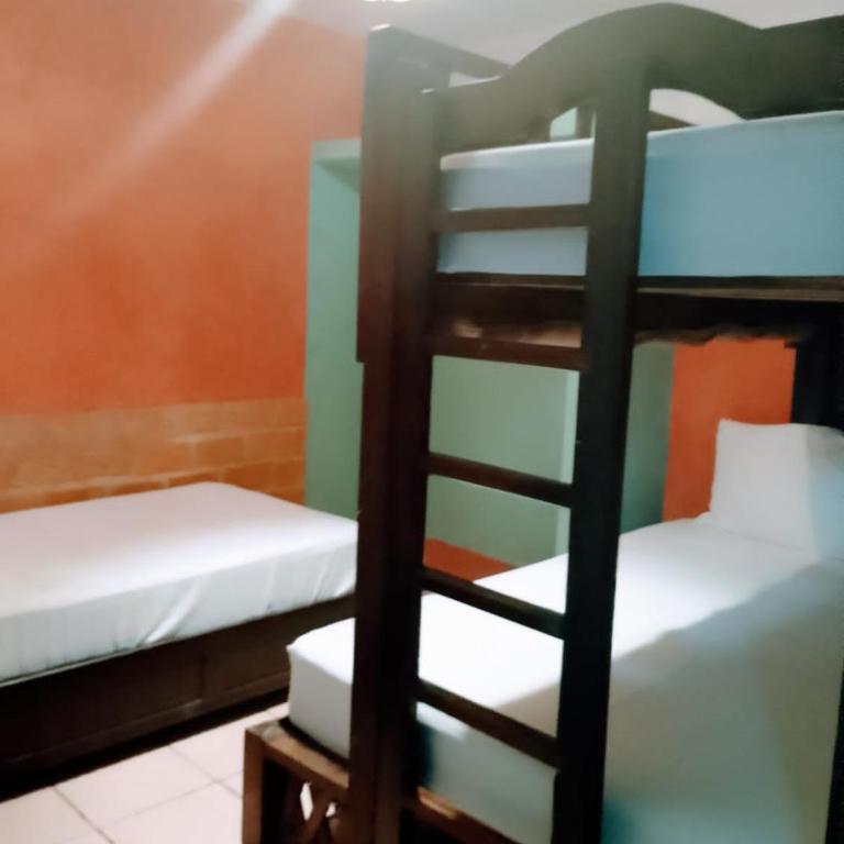 Hermoso Dpto Céntrico con Estac y WIFI - Two-Bedroom Apartment - 8