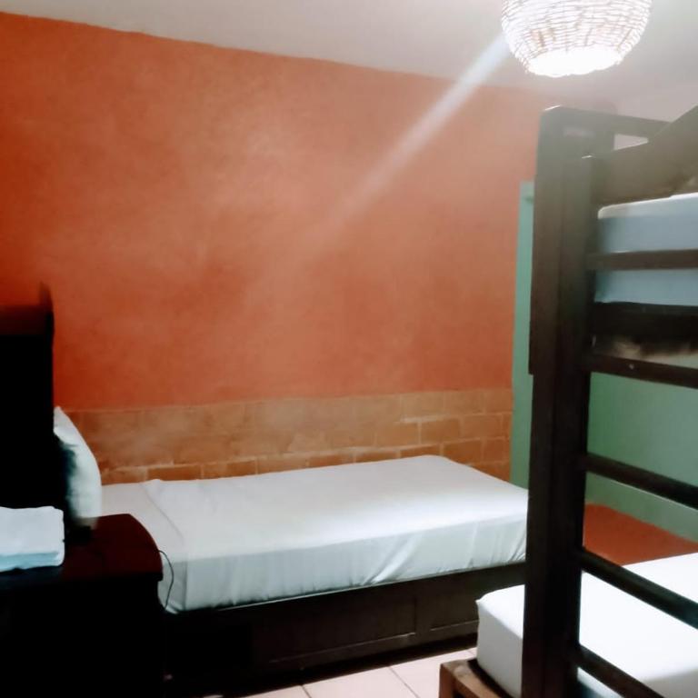 Hermoso Dpto Céntrico con Estac y WIFI - Two-Bedroom Apartment - 12