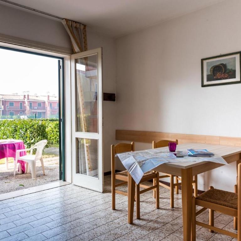 Cozy house with garden and pool in Bibione - Apartment - 1