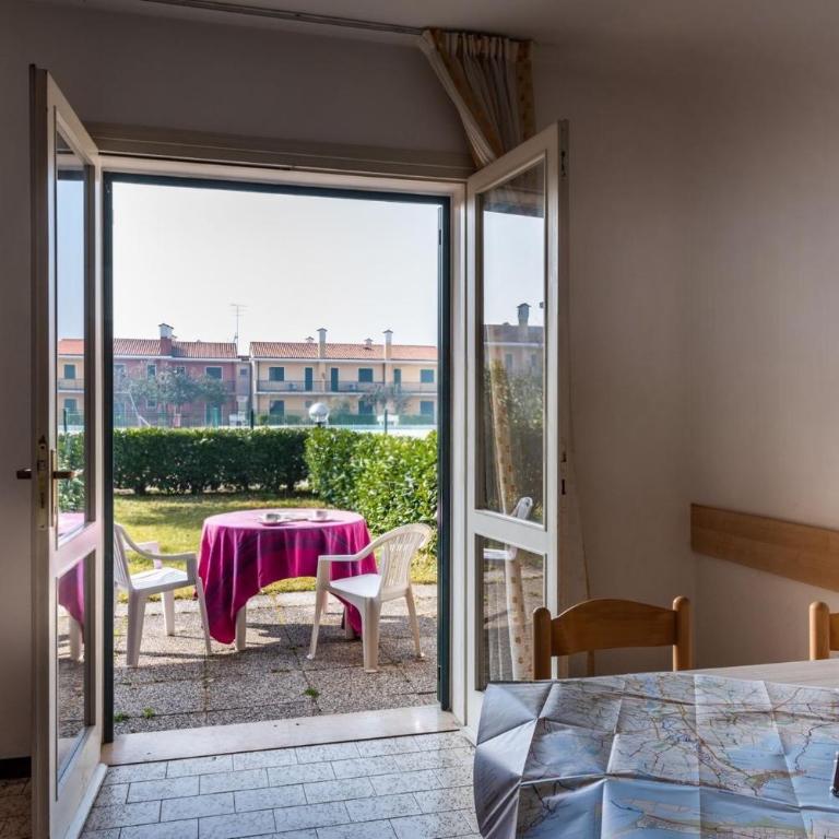 Cozy house with garden and pool in Bibione - Apartment - 4