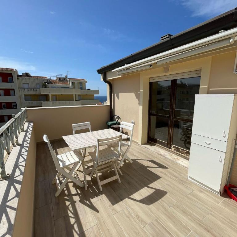 Kennedy Family Apts - Two-Bedroom Apartment with Terrace - 18