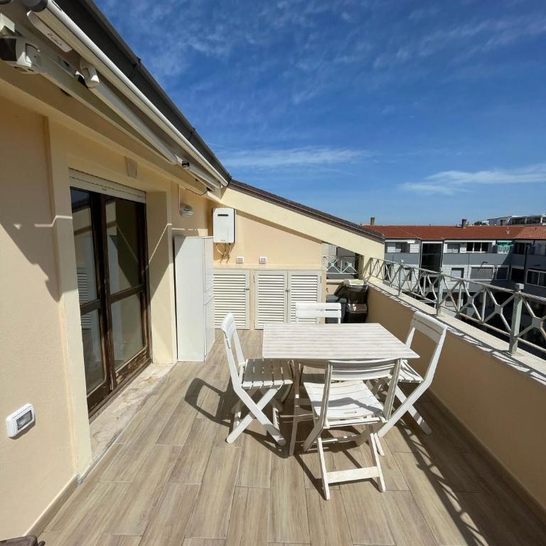 Kennedy Family Apts - Two-Bedroom Apartment with Terrace - 17
