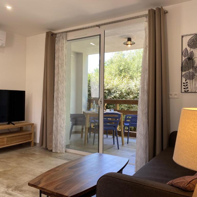 Les Mûriers - Appartement 2 Chambres - Vue sur Jardin - 30