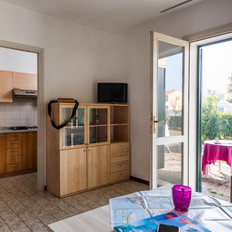 Sunny villa with pool and garden - Apartment - 10