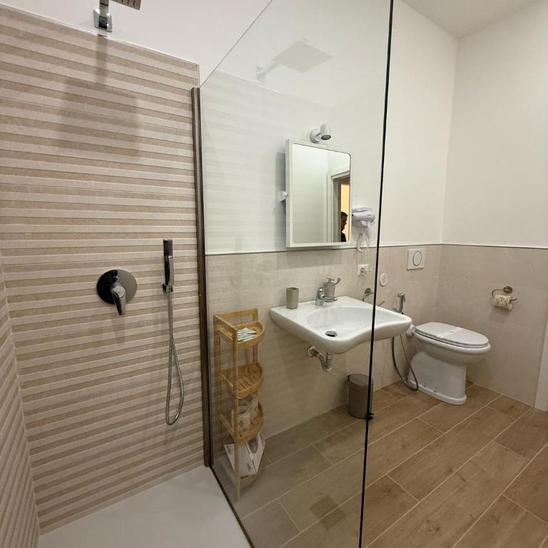 Lighthouse Apartment - Double Room with Private Bathroom - 7