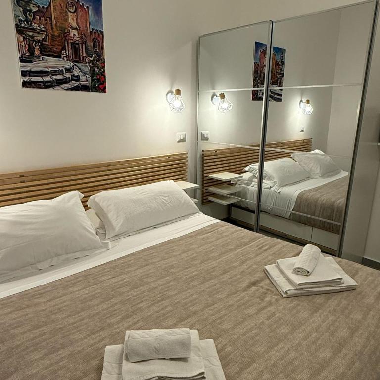 Lighthouse Apartment - Double Room with Private Bathroom - 1