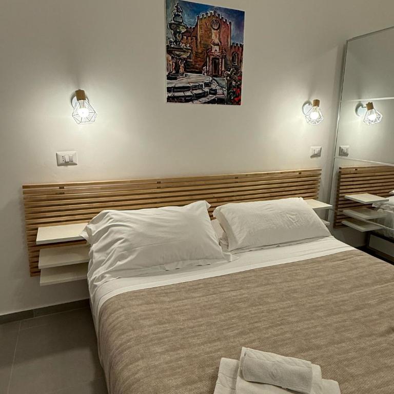 Lighthouse Apartment - Double Room with Private Bathroom - 13