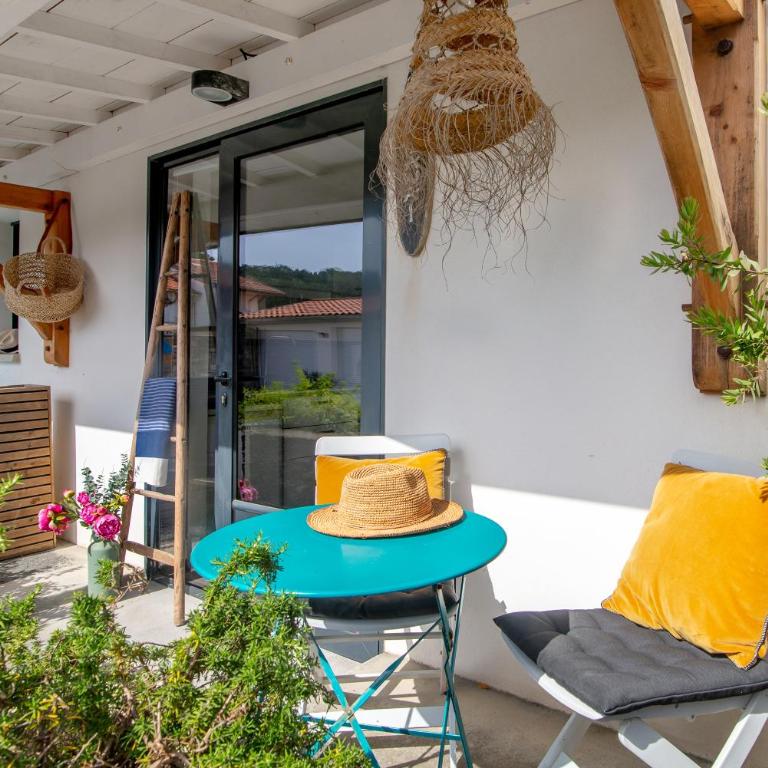 Biarritz Surf Appartements 300m de la plage - Studio with Terrace - 8