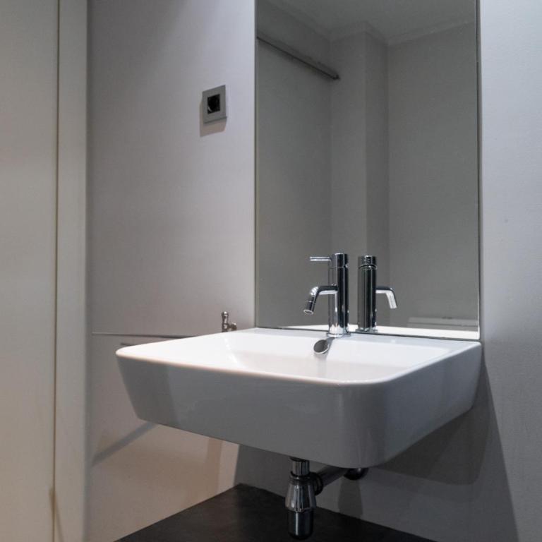 Habitaciones con estilo y comodidad en el centro de Madrid - Double Room with Private Bathroom - 24