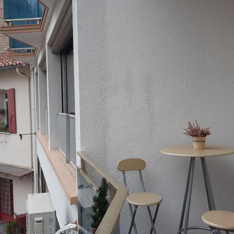 F2 Cozy near City Center and Train Station - One-Bedroom Apartment - 21