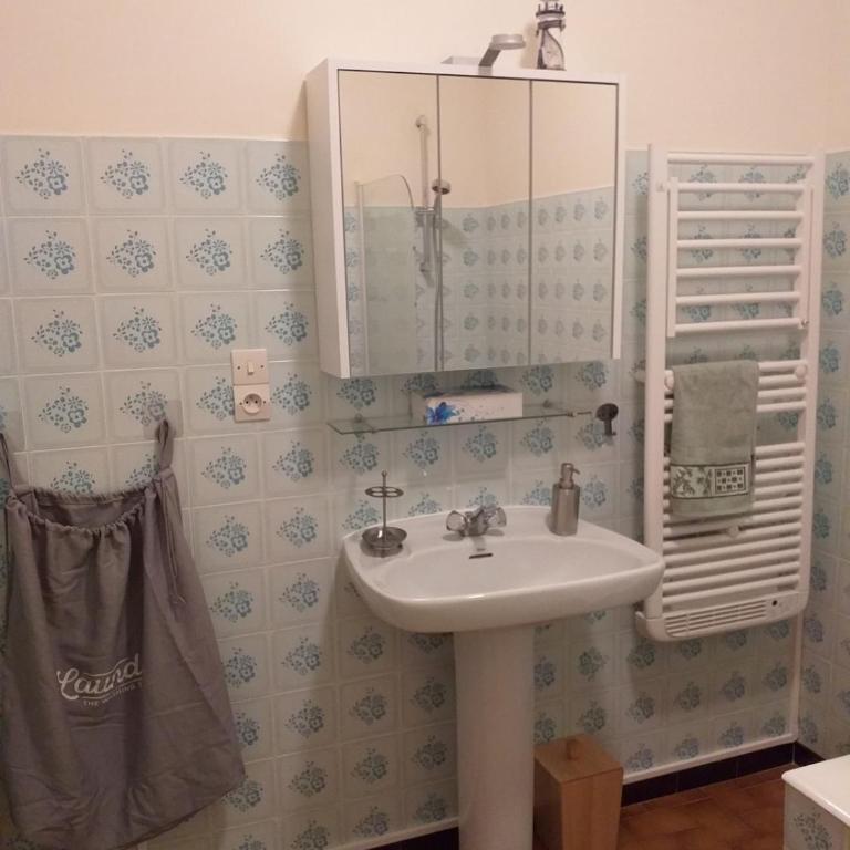 F2 Cozy near City Center and Train Station - One-Bedroom Apartment - 17