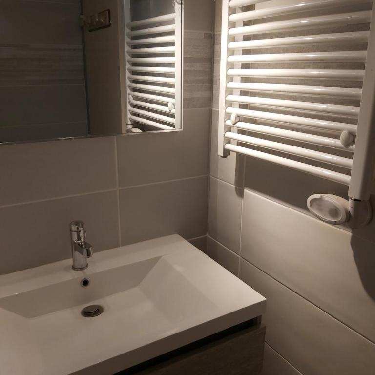 Vagues et Vignes Gruissan Appt T2 bien placé tout équipé WIFI avec parking privé - Appartement - 6