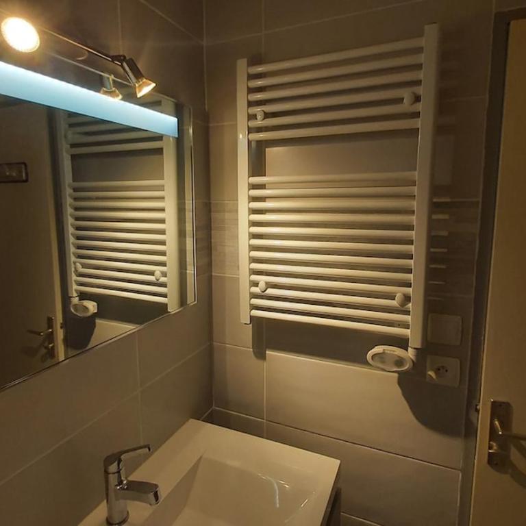 Vagues et Vignes Gruissan Appt T2 bien placé tout équipé WIFI avec parking privé - Appartement - 15
