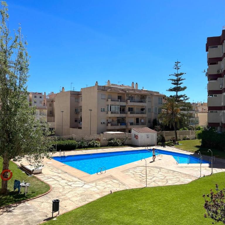 Acogedor Apartamento Moderno con Piscina en Nerja, Perfecto para una Escapada - Apartamento con vistas a la piscina - 1