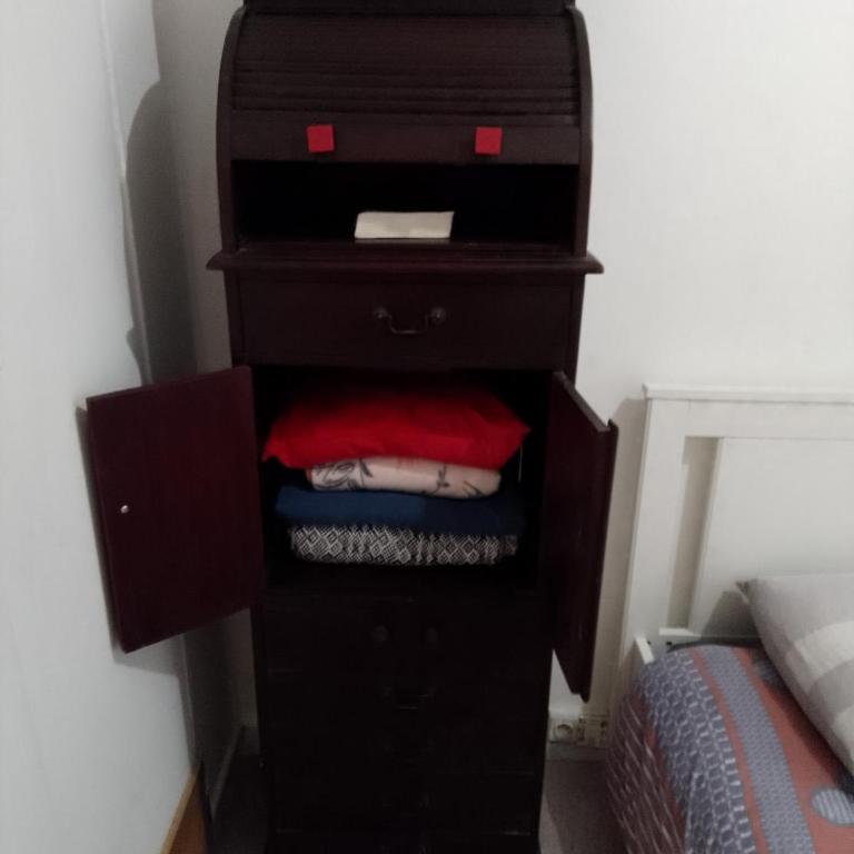Guest house 40 m2 pour 1,2,3 personnes-Rez de Chaussée sur Rue et Patio-Séjour,Cuisine,SDB,Chambre avec Lit double-2 canapés lit japonais et matelas gonflable-Entrée côté Rue Berzélius-4 m du Métro Brochant lig13- Bus 31,54,74 ers sites touristiques - Appartement 1 Chambre - 17