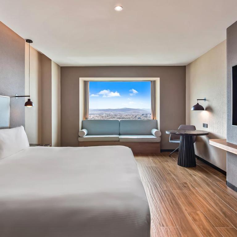 Hilton Queretaro - King Room - 9