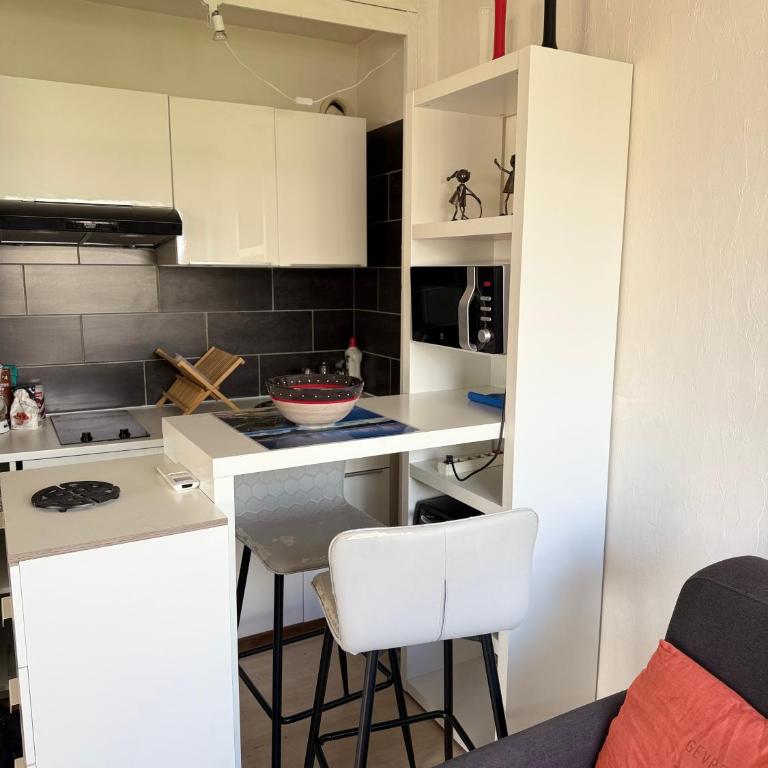 Dernier étage vue mer avec parking et piscine - Appartement 1 Chambre - 9