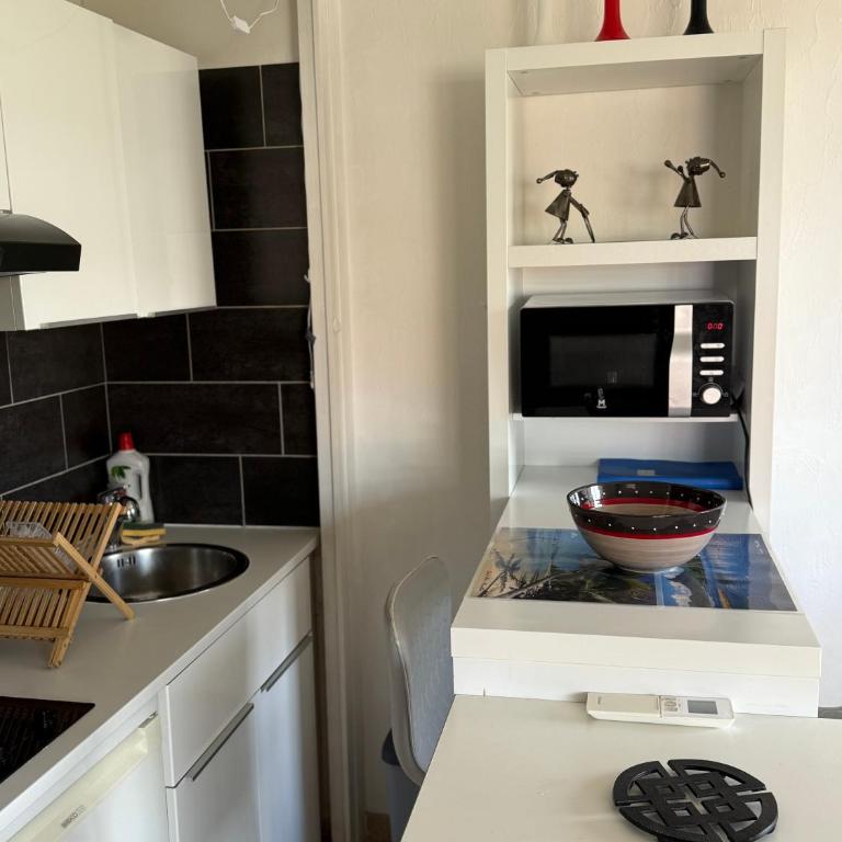 Dernier étage vue mer avec parking et piscine - Appartement 1 Chambre - 10